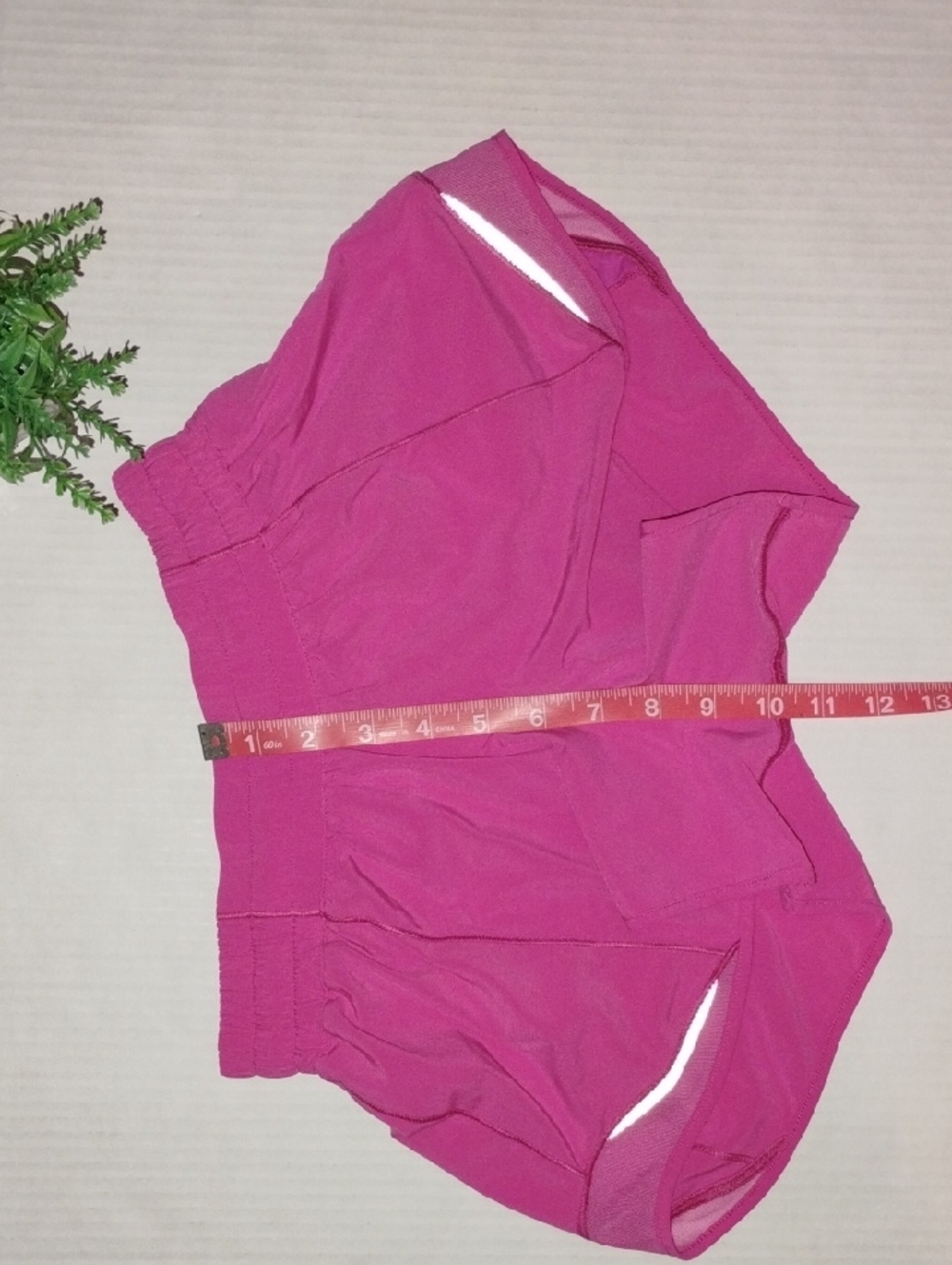 lululemon athletica Sonic Pink Hotty Hot Shorts. Women's size 4. - Picture 6 of 11